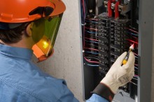 ADOP oferece cursos voltados a profissionais de instalações e serviços com eletricidade