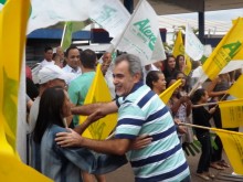 Alex e Wolney fazem comício no Santa Efigênia