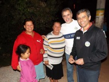 Alex e Wolney reforçam compromisso com os itabiritenses durante caminhadas nos bairros