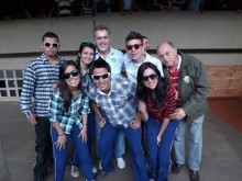 Alex ganha apoio de Jovens durante festa Junina