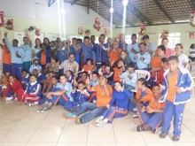 Alunos da APAE tiram fotos com o “Papai Noel”