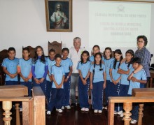 Alunos da Escola Doutor Alves de Brito visitam a Câmara de Ouro Preto