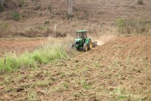 Aração de terras é feita em mais de 600 propriedades de Mariana