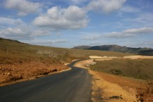 Asfalto na estrada de Lavras Novas promete aquecer economia local