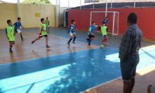Atividades esportivas integram crianças de bairro e distrito