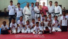 Atletas de Ouro Preto participam da 6ª Copa aberta de Karate na cidade de Tiradentes