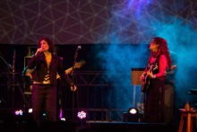 Beatriz Azevedo e Zélia Duncan na Praça Minas Gerais