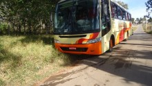 Bueiro engole ônibus da Transcotta