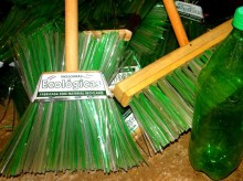 CAMAR recebe treinamento para fábrica de vassouras ecológicas