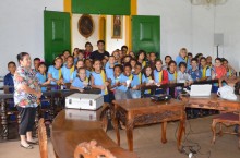 Câmara de Mariana recebe alunos do Gomes Freire