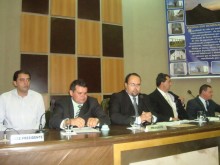 Câmara presta homenagens a personalidades no aniversário de Itabirito