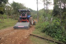 Capinadeira mecânica garante eficiência na limpeza das ruas de Ouro Preto