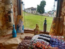 Casa de Pedra expõe artesanato de artistas de Amarantina