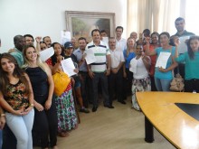 Casa Própria: Prefeito entrega chaves de moradias populares