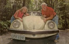 Casal que viaja o mundo de Fusca participa do Encontro de Carros Antigos em Ouro Preto