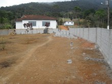 Cemitério de Serra dos Cardosos recebe muro de isolamento