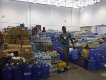 Com excesso de doações, Mariana envia mantimentos às cidades atingidas