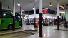 Comerciantes não cedem e Pássaro Verde suspende paradas na rodoviária de Mariana