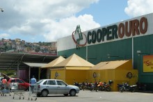 Cooperouro comemora 33 anos com show de ofertas e prêmios