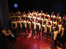 Coral Canarinhos comemora 40 anos de sucesso