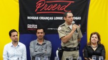 Crianças participam de formatura de programa de prevenção às drogas