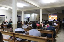 Defesa Civil se reúne com moradores para alertar sobre riscos