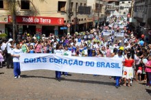 Desfile cívico atrai grande público nas ruas de Itabirito