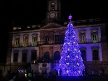 Em meio a polêmicas, Ouro Preto finalmente recebe enfeites para o Natal