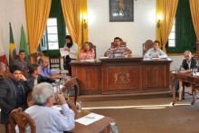Estudantes de Mariana esperam auxílio transporte
