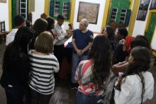 Estudantes participam de encontro com cantor Toquinho na Praça Minas Gerais
