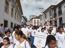Estudantes saem às ruas na “Marcha Pela Vida”
