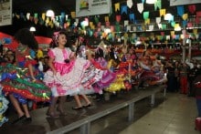 Forró de Boteco abre segundo ano com eleição da rainha da Julifest