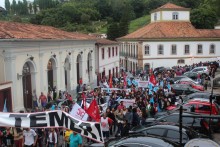 Greve geral mobiliza centenas de pessoas em Ouro Preto e Mariana