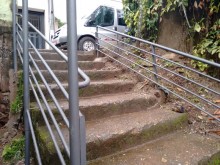 Instalação do corrimão na Rua Marquês de Pombal