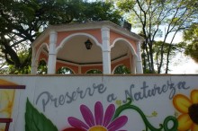 Jardim tem coreto restaurado