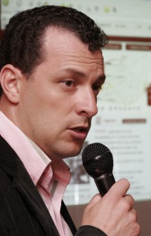 Júlio Pimenta na luta pelos direitos dos idosos
