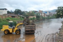 Limpeza do Ribeirão do Carmo para diminuir riscos das chuvas