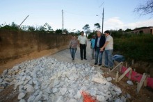 Localidade de Riacho recebe obras de calçamento