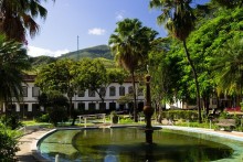 Mariana continua linda e de braços abertos para receber turistas do mundo inteiro