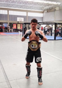 Mariana é destaque no campeonato mineiro de Muay Thai