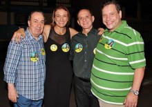 Martha Rodrigues e Raimundo Horta receberam apoio do governo do estado no comício em Passagem de Mariana