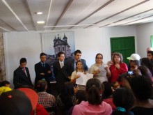 Moradores de Antônio Pereira recebem casas populares