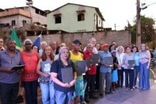 Moradores do Bairro Padre Adelmo recebem título de regularização fundiária