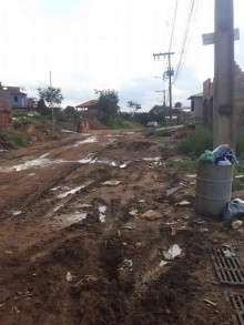 Moradores do Metalúrgico voltam a reclamar de obras inacabadas no bairro