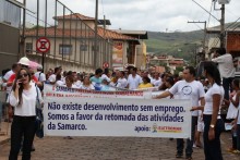 Moradores e autoridades se unem pró-Samarco