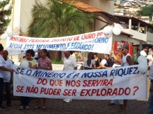 Moradores vão às ruas defender a mineração