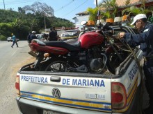 Motociclista é detido por direção perigosa em Mariana