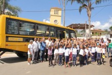 Novo ônibus escolar é entregue ao distrito Santa Rita de Ouro Preto