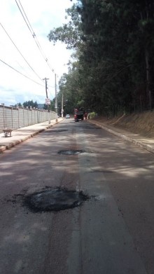 Operação tapa-buracos chega aos distritos de Ouro Preto