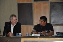 Prefeito Alex vai à Câmara
